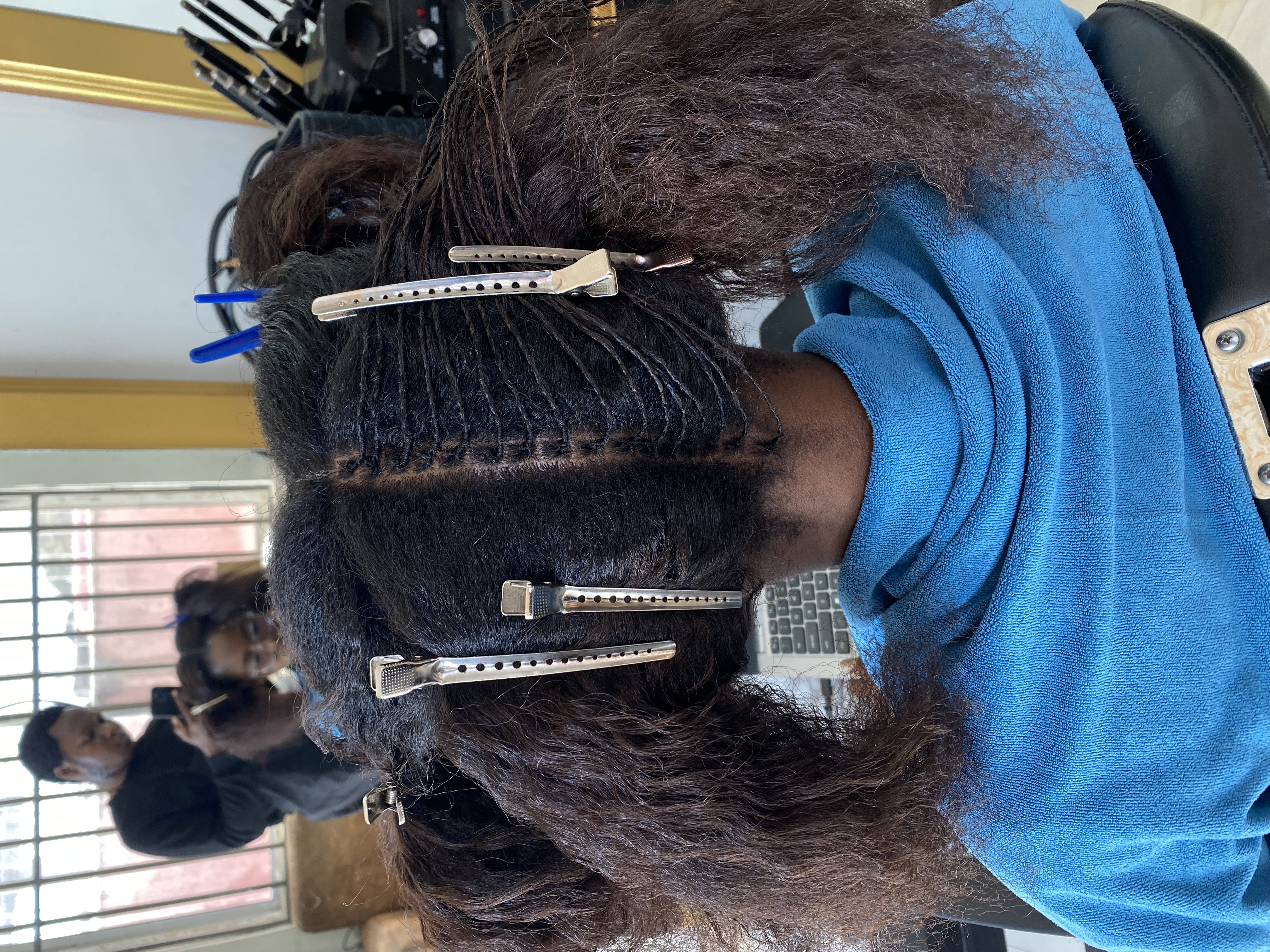 Microlocks Installation on Relaxed Hair: How Microlocks Extensions Make It Possible